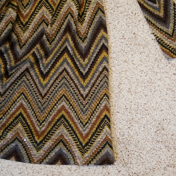 Cute maternity long sleeve dress, multicolored chevron pattern - Picture 3 of 5